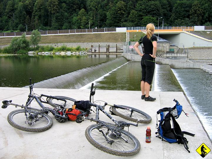 Karta1_ 011.jpg - Przerwa na wymianę wrażeń i odwiedziny w barze, by wcisnąć coś na ciepło. Wybieramy Kebaby. Przecież mamy 20min podróży na przyswojenie żywności.